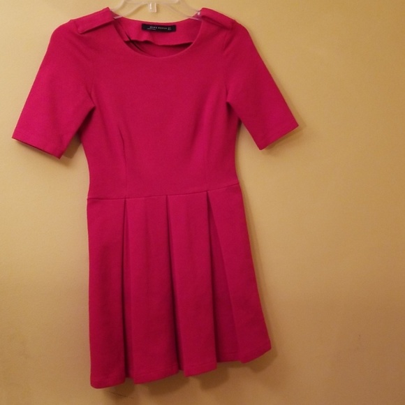 Zara Dresses & Skirts - Zara Woman XS Red Short Sleeved Dress